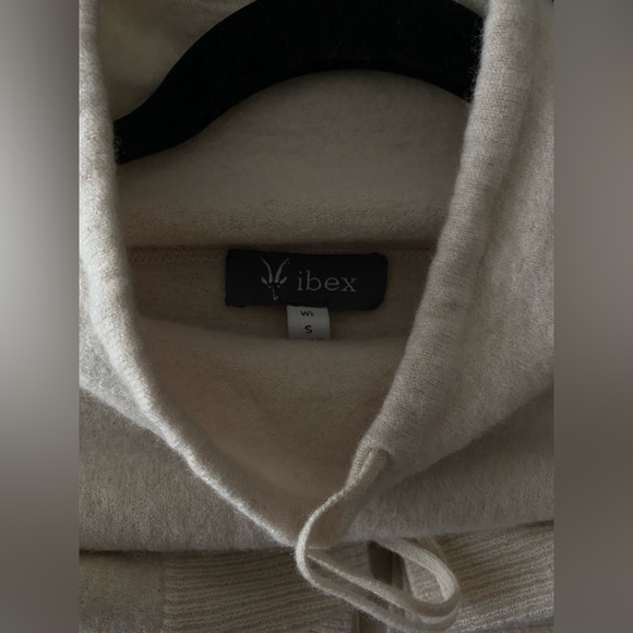 Lambswool Creme-Colored Turtleneck - Picture 2 of 4